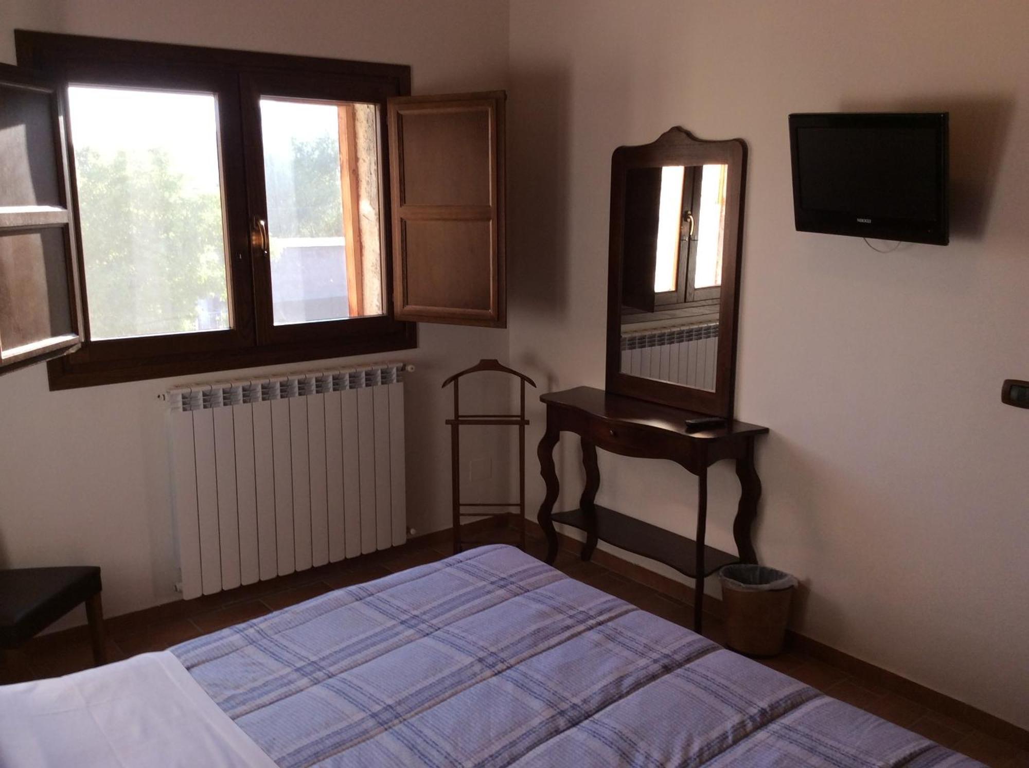 تشلانو Hotel Il Feudo Dei Pierleoni الغرفة الصورة